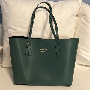 Coach green tote bag with auto snap closure